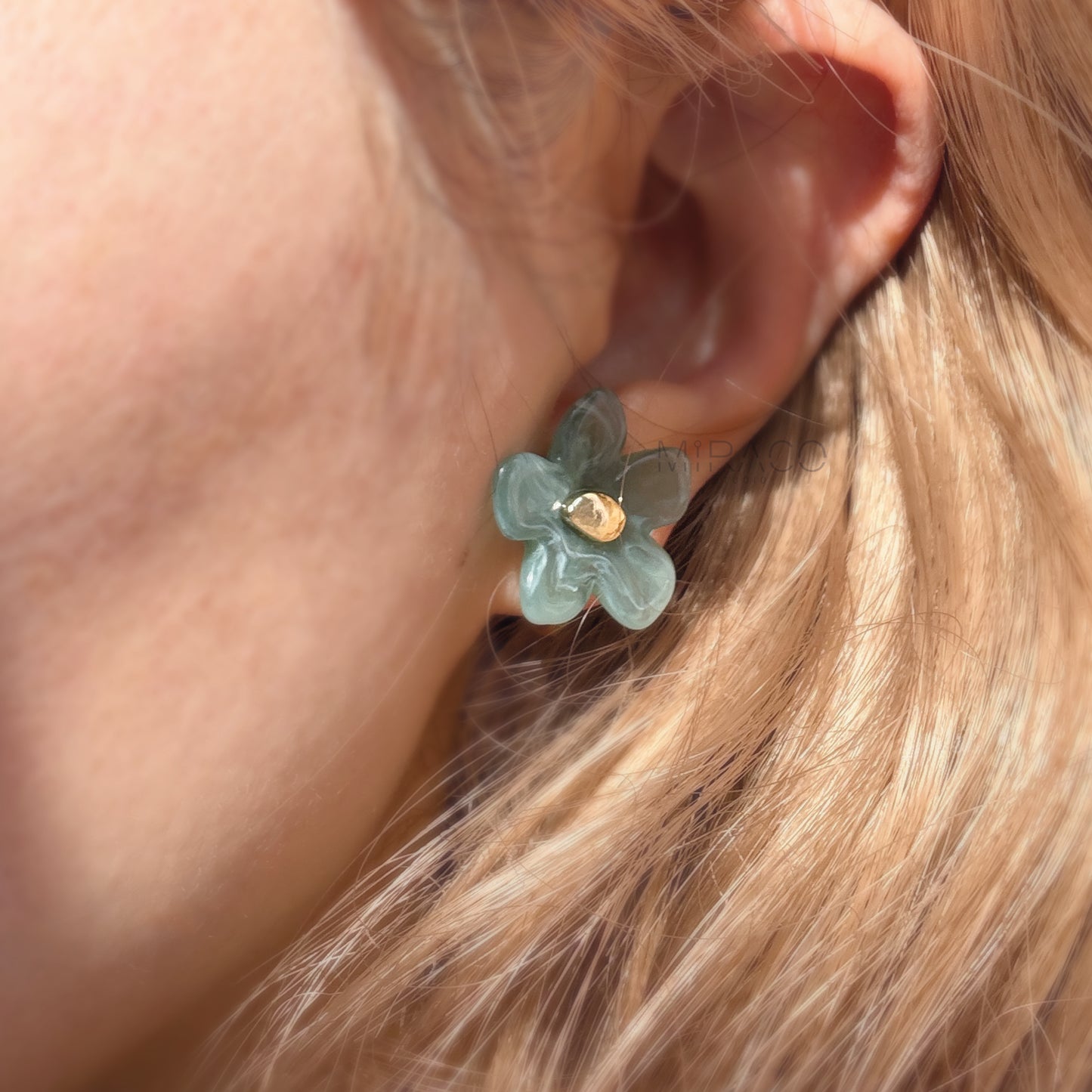 Bloom with Effortless Style – Add a delightful touch of floral charm to your look with these adorable flower stud earrings, designed specifically for comfortable clip-on wear. Crafted from polished resin with a lovely translucent or marbled quality, these earrings capture the light beautifully. Each flower features a chic gold-tone center accent.
Available in four versatile color options Smoky Taupe, Vibrant Orange, Cream Marble, Jade Green there's a perfect pair for every mood and outfit!