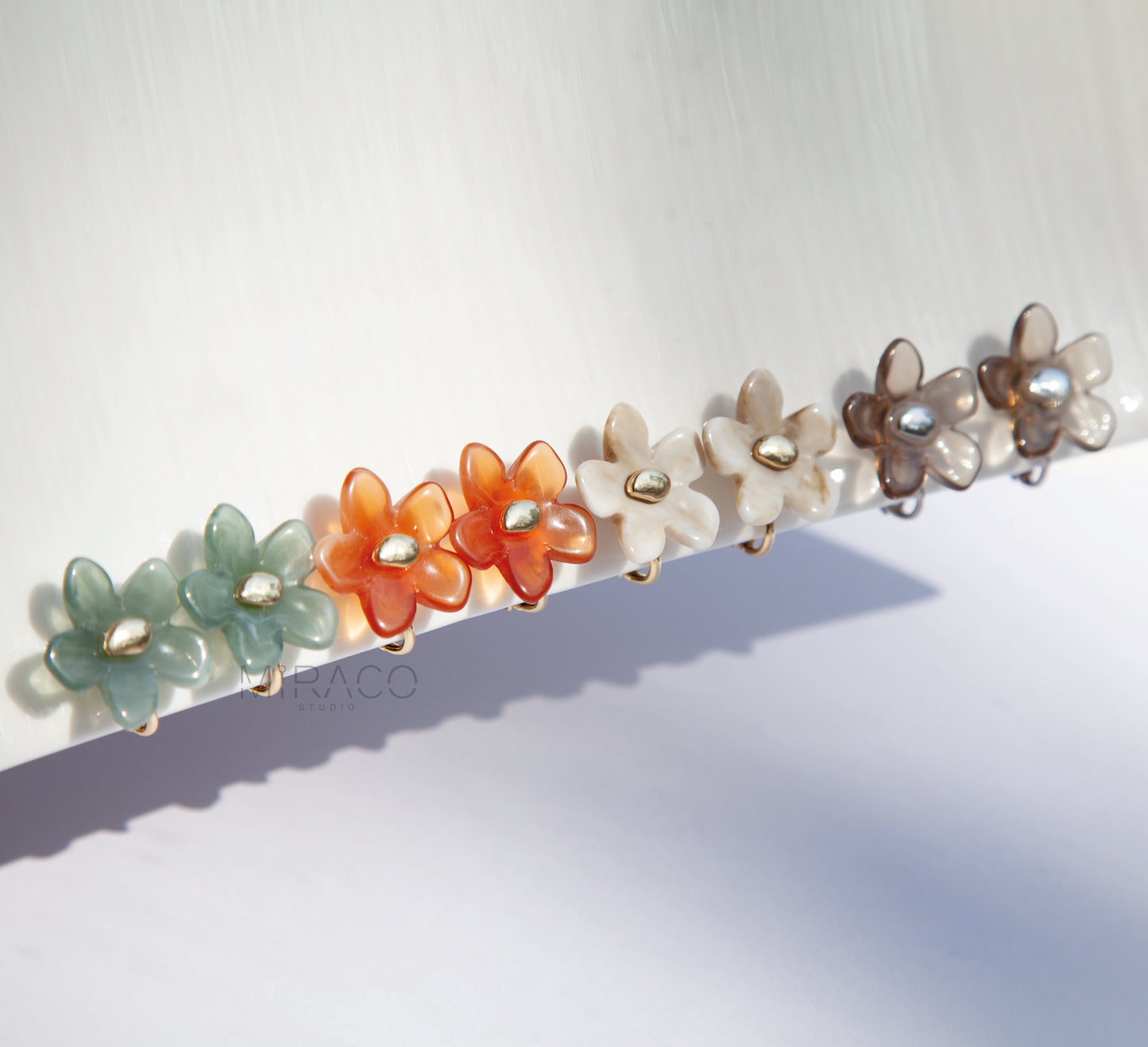 Bloom with Effortless Style – Add a delightful touch of floral charm to your look with these adorable flower stud earrings, designed specifically for comfortable clip-on wear. Crafted from polished resin with a lovely translucent or marbled quality, these earrings capture the light beautifully. Each flower features a chic gold-tone center accent.
Available in four versatile color options Smoky Taupe, Vibrant Orange, Cream Marble, Jade Green there's a perfect pair for every mood and outfit!