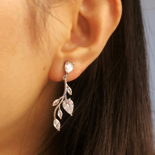 Clip On Diamond Earrings, Mini-Clip Dangle Earrings, Non-Pierced Plant Bridal Wedding Earrings
Our Mini-Clip Dangle Earrings are the perfect choice for those seeking subtle elegance or with small earlobes. Enjoy stylish charm and comfort in a compact design.