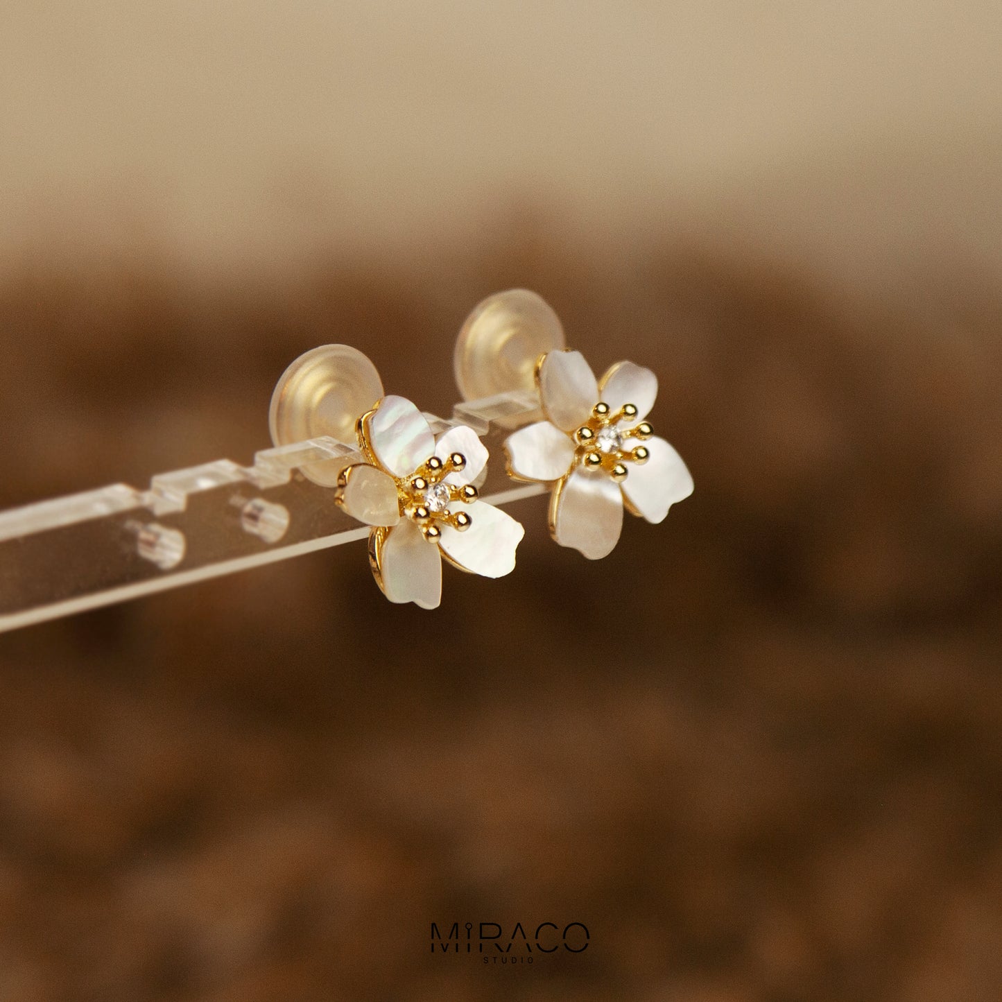 Cream White Mother of Pearl Flower Clip On Earrings, Flower Stud Earrings, Floral Wedding Bridal Studs