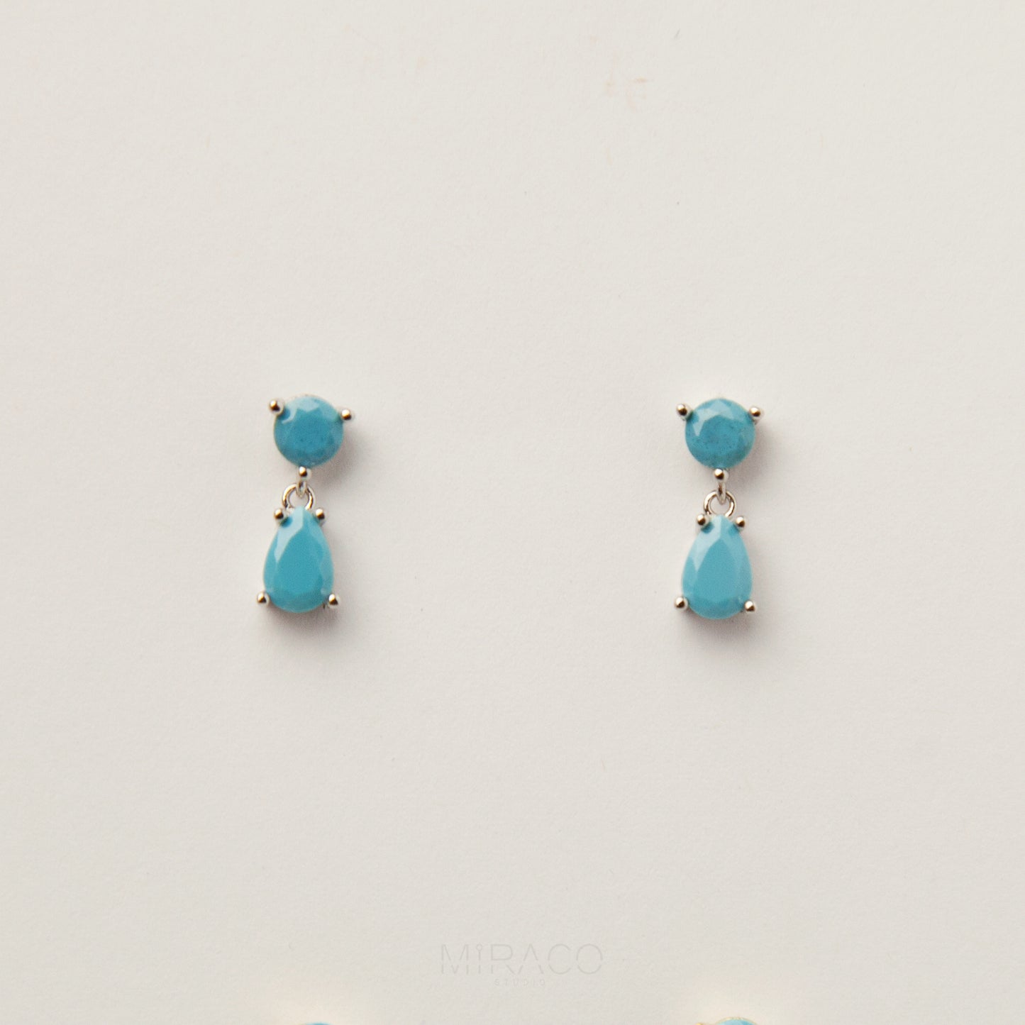 Dainty Sky Blue Earrings, Silver or Gold Dangle Waterdrop Gemstone Earrings Pierced Earring
-DETAILS-
• Material: 925 sterling silver, pierced ears
• Dimensions: 12mm*4mm
• Sold as a pair
These Earrings come with sterling silver butterfly backs.