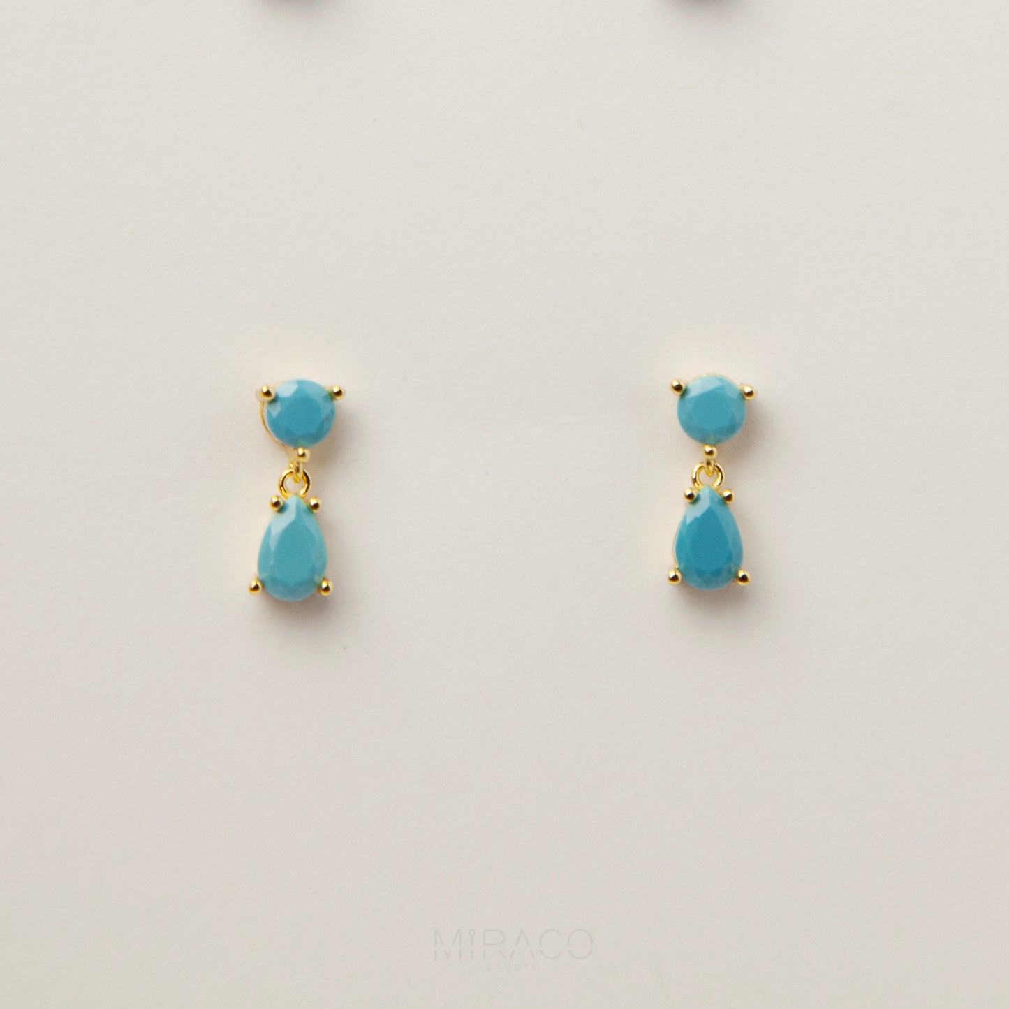 Dainty Sky Blue Earrings, Silver or Gold Dangle Waterdrop Gemstone Earrings Pierced Earring
-DETAILS-
• Material: 925 sterling silver, pierced ears
• Dimensions: 12mm*4mm
• Sold as a pair
These Earrings come with sterling silver butterfly backs.