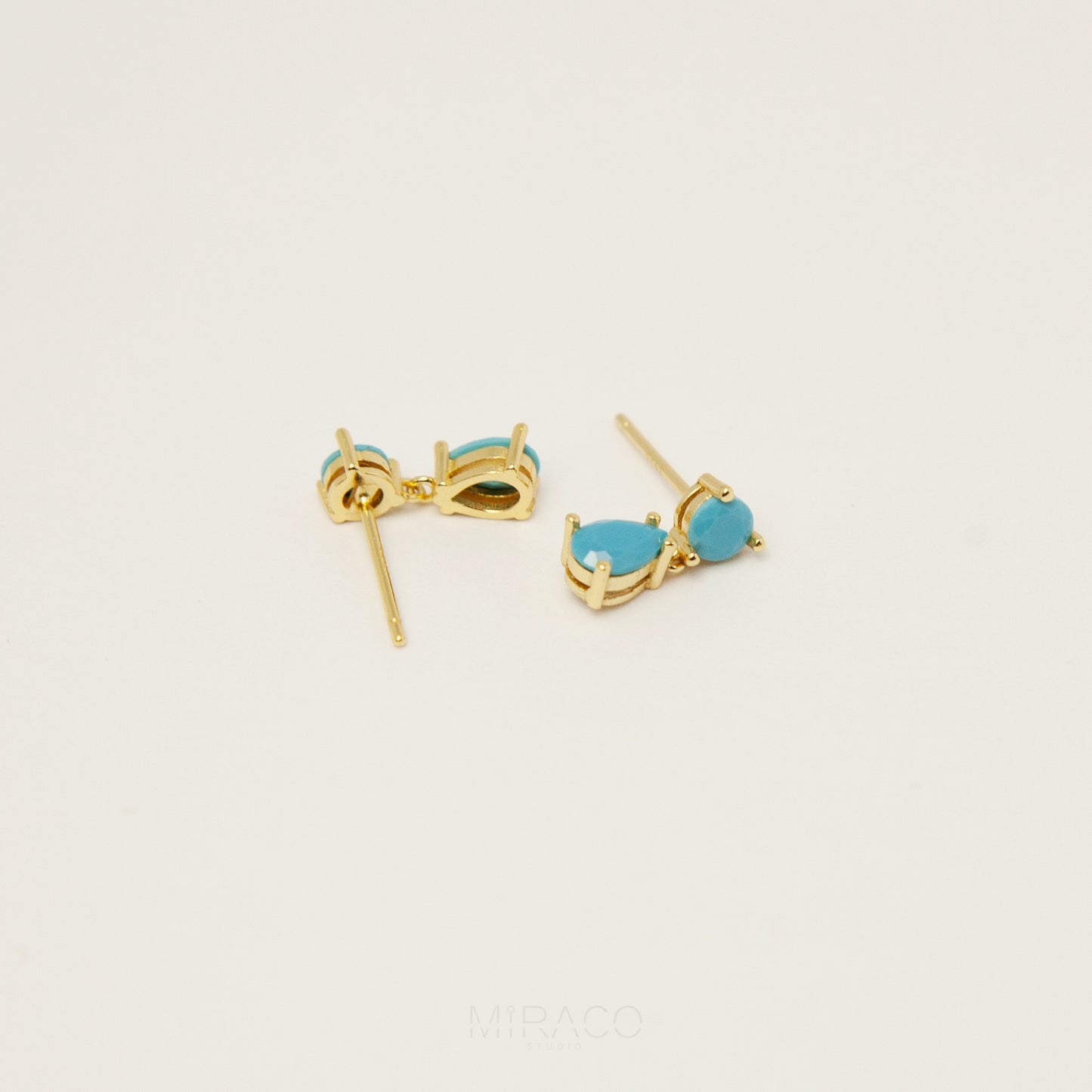 Dainty Sky Blue Earrings, Silver or Gold Dangle Waterdrop Gemstone Earrings Pierced Earring
-DETAILS-
• Material: 925 sterling silver, pierced ears
• Dimensions: 12mm*4mm
• Sold as a pair
These Earrings come with sterling silver butterfly backs.