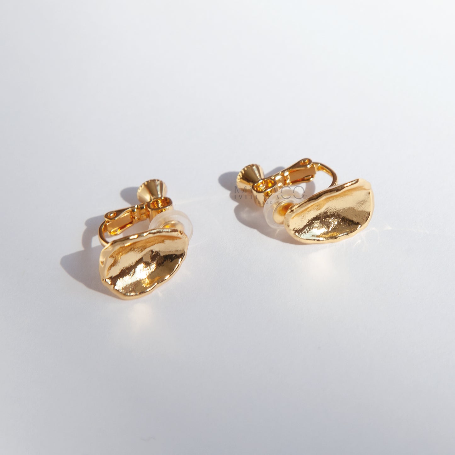 Effortless Elegance, No Piercing Needed.
Make a sophisticated statement without needing pierced ears! These stunning clip-on earrings feature a captivating, organically inspired shape with a beautifully textured surface. Finished in a radiant gold plating, they catch the light exquisitely, adding a touch of modern luxury to any look.
Designed for both style and comfort, these earrings utilize a secure screw-back clip mechanism. This allows you to adjust the tension for a perfect, personalized fit that sta