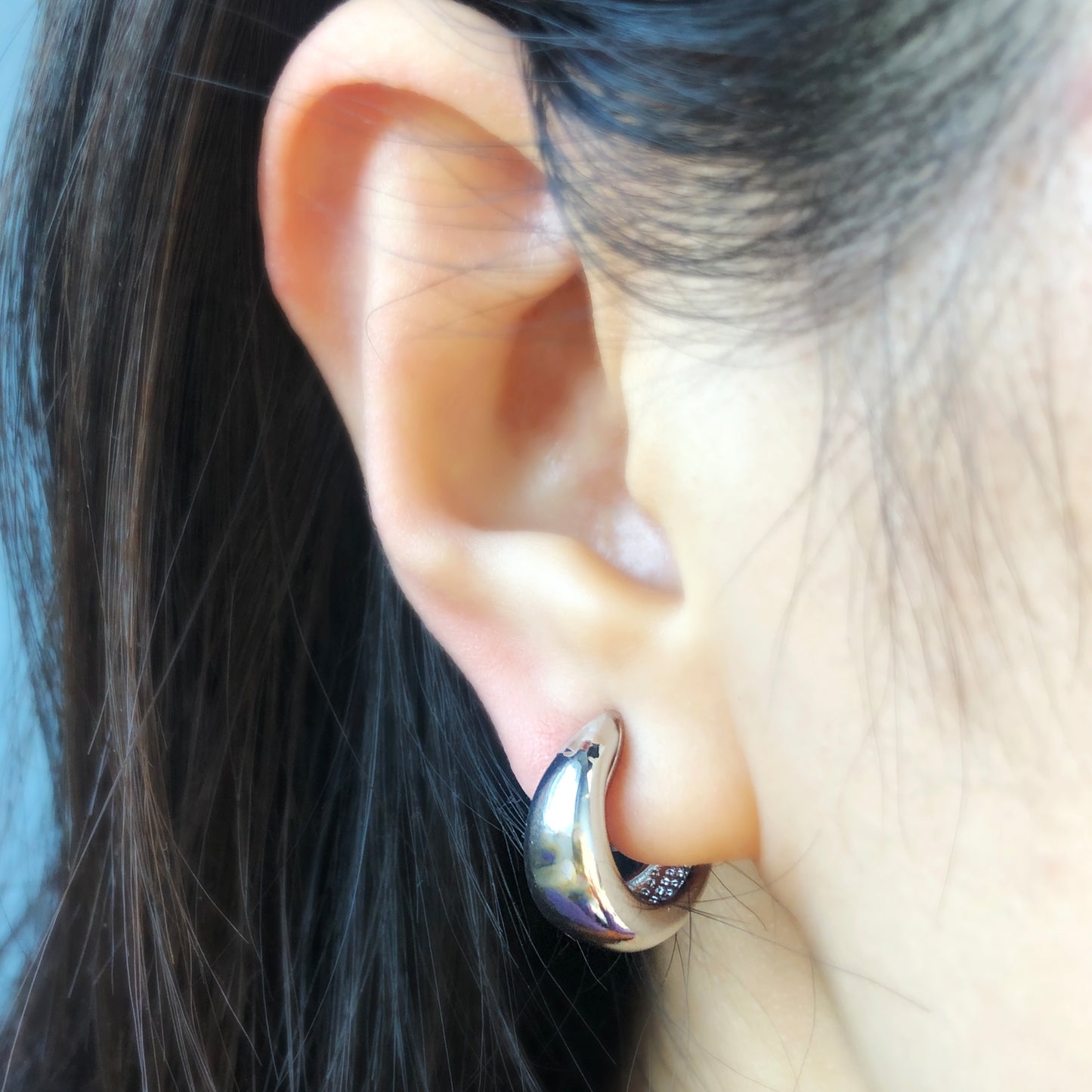 Minimalist Clip On Huggie Earrings, Chunky Huggie Hoop Earrings in Gold & Silver, Everyday Simple Hoops, Coil Back Non Pierced Earrings
Two types of clips:
A: Classic flat spiral clips
B: Thick spring spiral clips