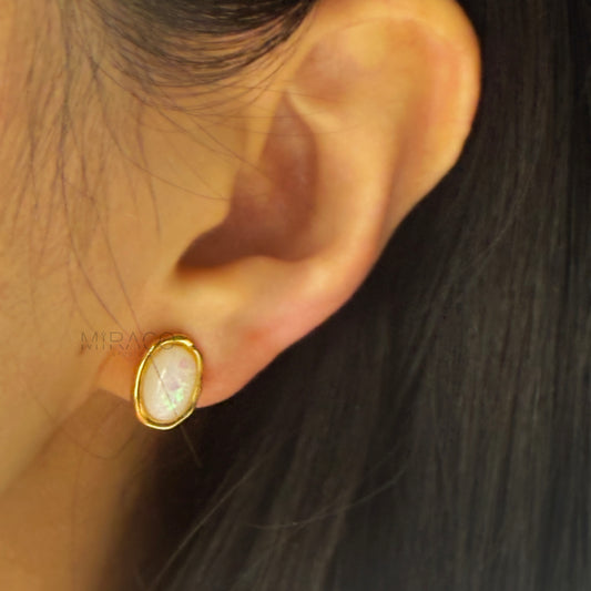Small Gold Rimmed Vintage Style Earrings for Non-Pierced Ears, Elegant Golden White Simole Studs