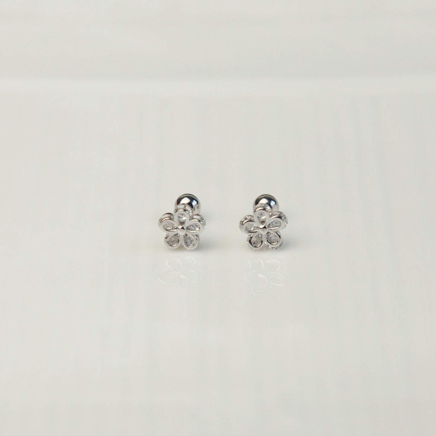Sterling Silver Flower Stud Earrings with CZ Crystal, Screw Back Silver Stud Earrings, Five-Petaled Flower Earrings, Helix Stud Earrings, Minimalist Studs, Cartilage Earrings, Tragus Earrings, Tragus Ttuds, Piercing Jewellery