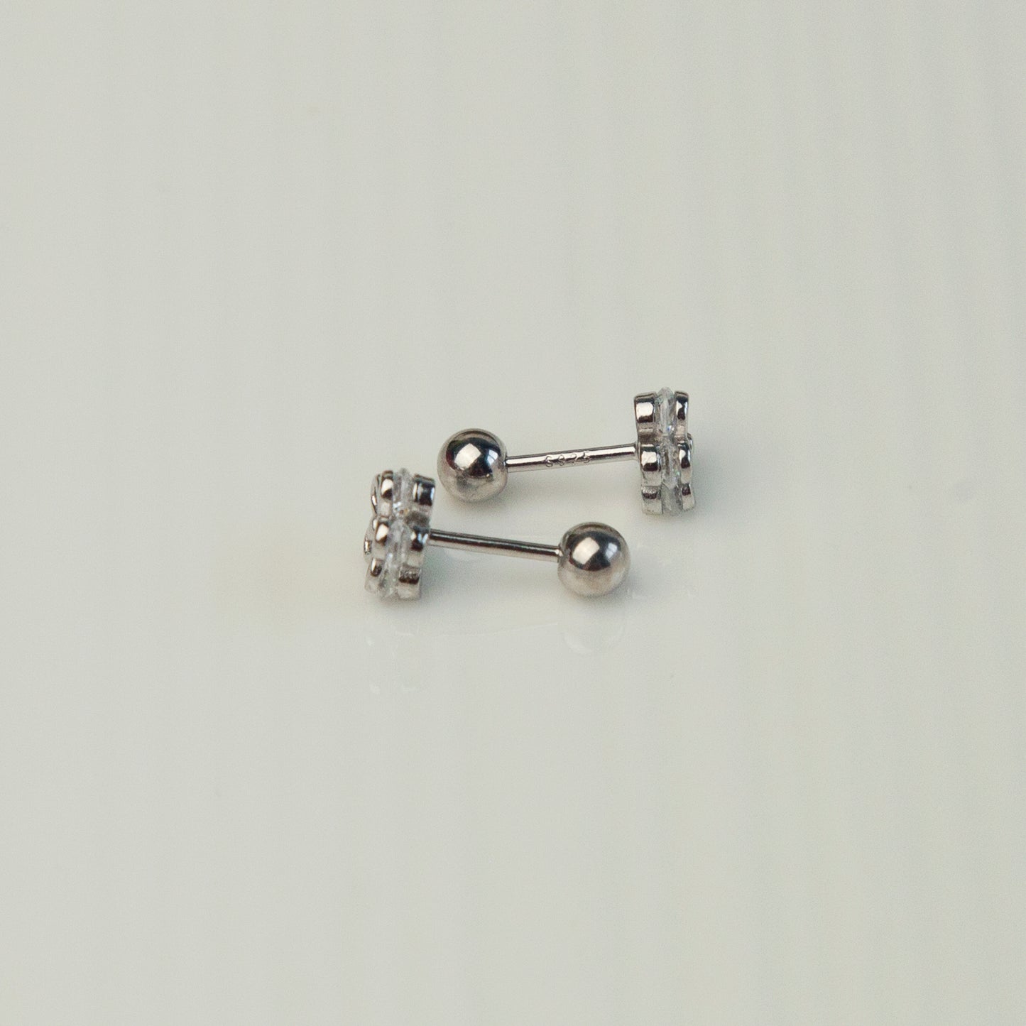 Sterling Silver Flower Stud Earrings with CZ Crystal, Screw Back Silver Stud Earrings, Five-Petaled Flower Earrings, Helix Stud Earrings, Minimalist Studs, Cartilage Earrings, Tragus Earrings, Tragus Ttuds, Piercing Jewellery