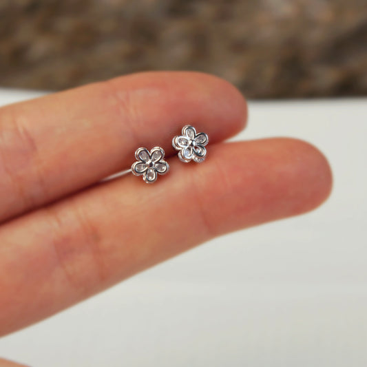 Sterling Silver Flower Stud Earrings with CZ Crystal, Screw Back Silver Stud Earrings, Five-Petaled Flower Earrings, Helix Stud Earrings, Minimalist Studs, Cartilage Earrings, Tragus Earrings, Tragus Ttuds, Piercing Jewellery