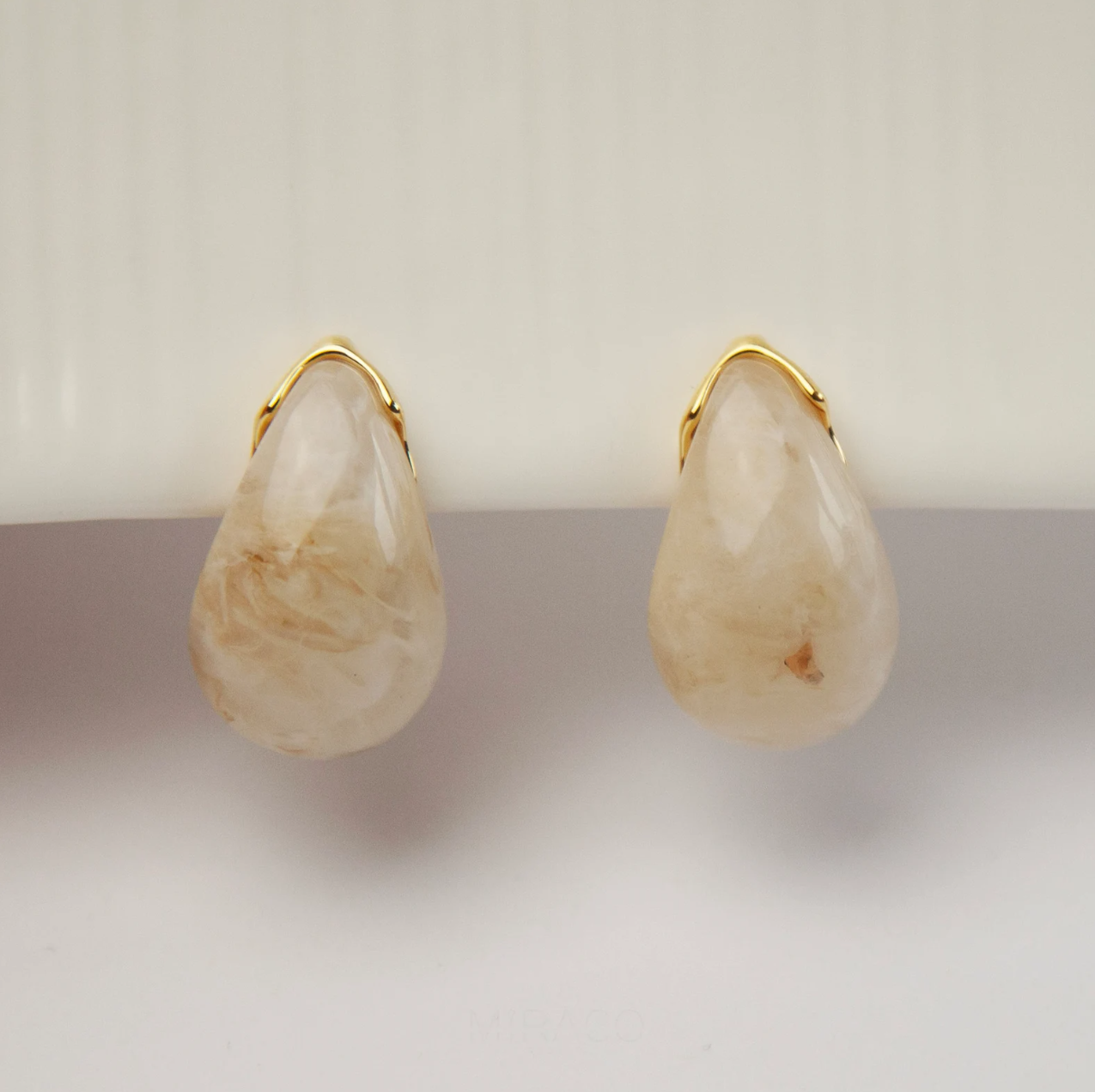 vChunky Waterdrop Domed Shape Non-Pierced Clip-On Earrings, Trendy Resin Statement Non Pierced Clips