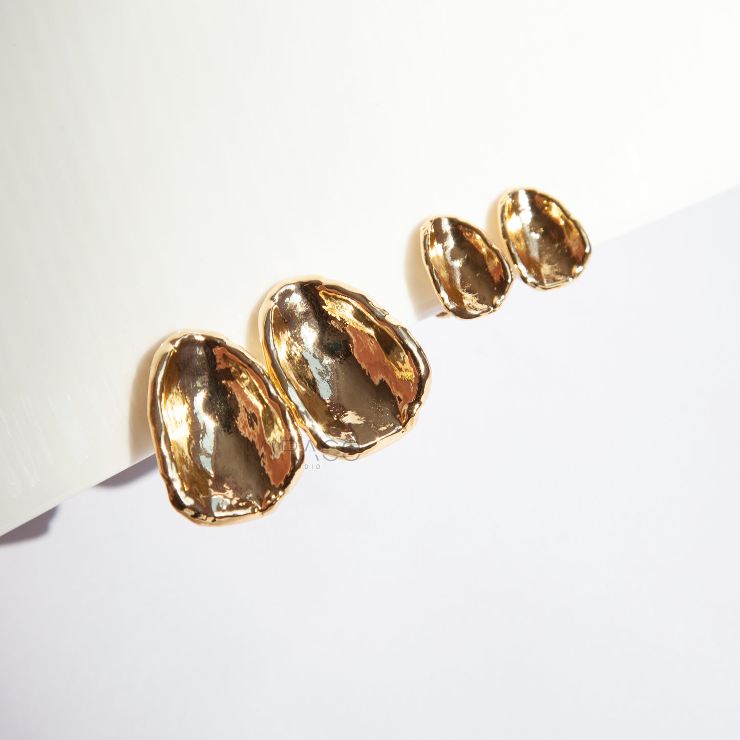Effortless Elegance, No Piercing Needed.
Make a sophisticated statement without needing pierced ears! These stunning clip-on earrings feature a captivating, organically inspired shape with a beautifully textured surface. Finished in a radiant gold plating, they catch the light exquisitely, adding a touch of modern luxury to any look.
Designed for both style and comfort, these earrings utilize a secure screw-back clip mechanism. This allows you to adjust the tension for a perfect, personalized fit that sta
