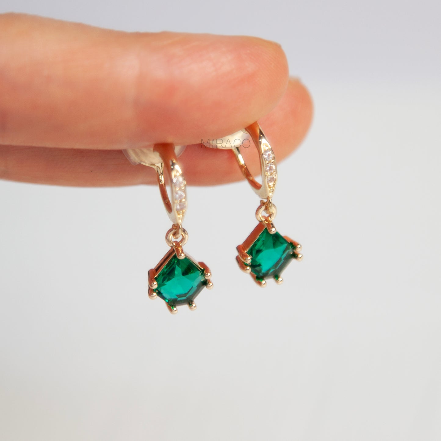 Green Gem Clip-On Earrings – Gold Dangle with Sparkle