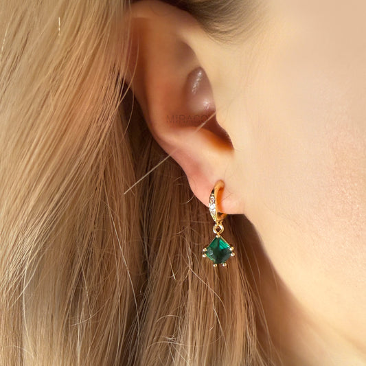 Green Gem Clip-On Earrings – Gold Dangle with Sparkle