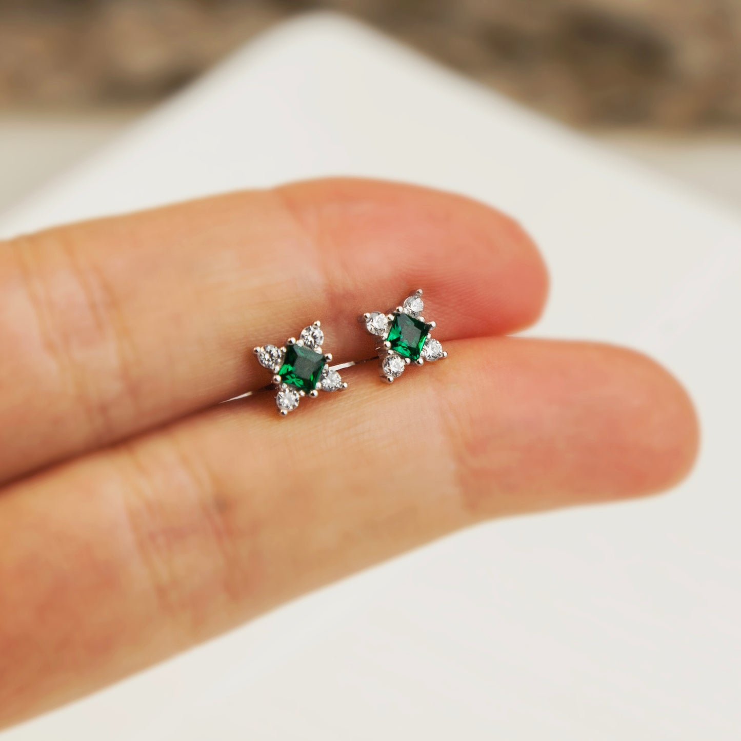 Emerald Star Cartilage Silver Stud Earrings, Green CZ Crystals Starburst Stud, Screw Back Sterling Silver Earrings, Cartilage Helix Studs