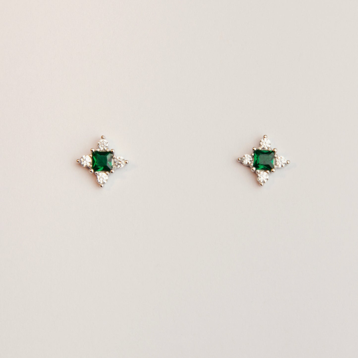 Emerald Star Cartilage Silver Stud Earrings, Green CZ Crystals Starburst Stud, Screw Back Sterling Silver Earrings, Cartilage Helix Studs