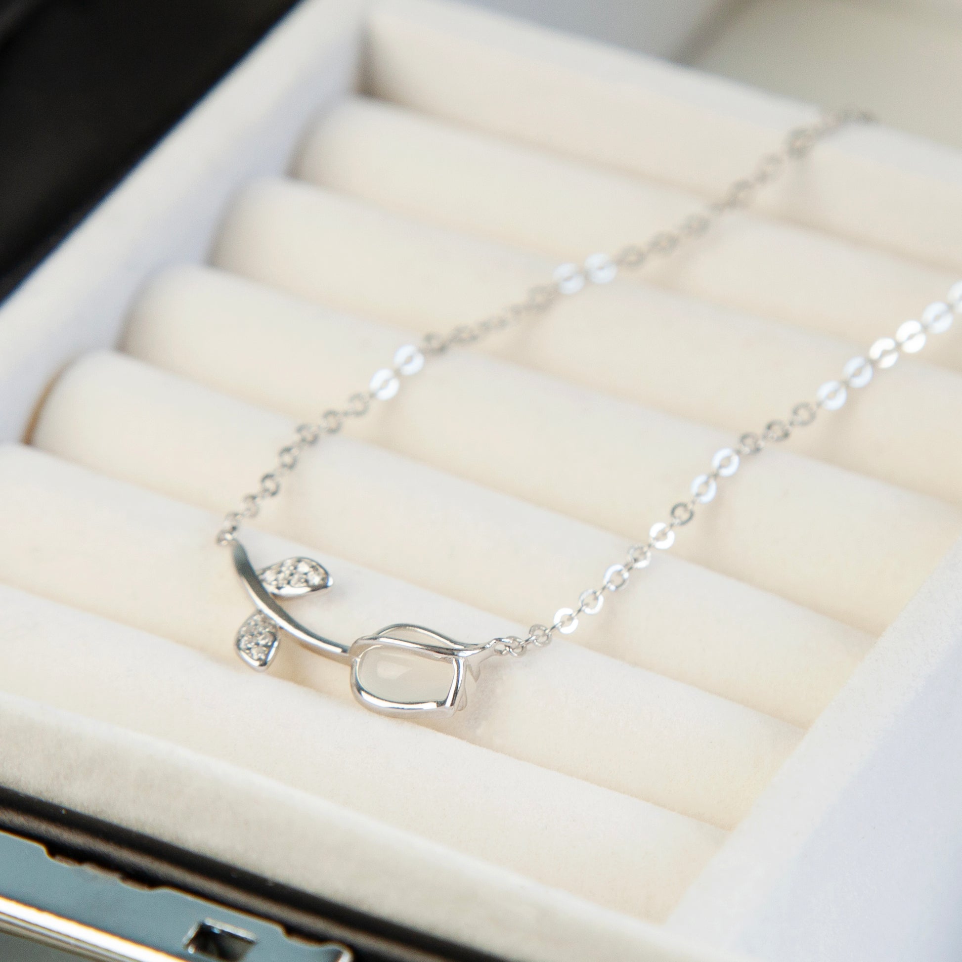 925 Sterling Silver Tulip Necklace, Dainty CZ Tulip Necklace, Tulip Flower Necklace, Minimalist Plant Necklace, Tulip Pendant Necklace