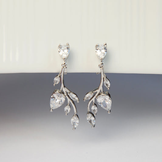 Clip On Diamond Earrings, Mini-Clip Dangle Earrings, Non-Pierced Plant Bridal Wedding Earrings

Our Mini-Clip Dangle Earrings are the perfect choice for those seeking subtle elegance or with small earlobes. Enjoy stylish charm and comfort in a compact design.