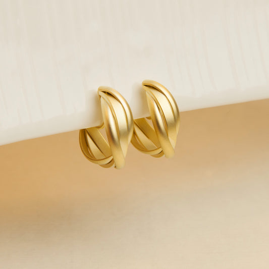 Coil Back Clip On Gold Hoops, Chunky Gold Hoop Earrings, Gold Hoop Ear Clip, Non Pierced Earrings

Clip A: flat coil back clips
Clip B: spring coil back clips