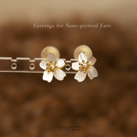 Cream White Mother of Pearl Flower Clip On Earrings, Flower Stud Earrings, Floral Wedding Bridal Studs