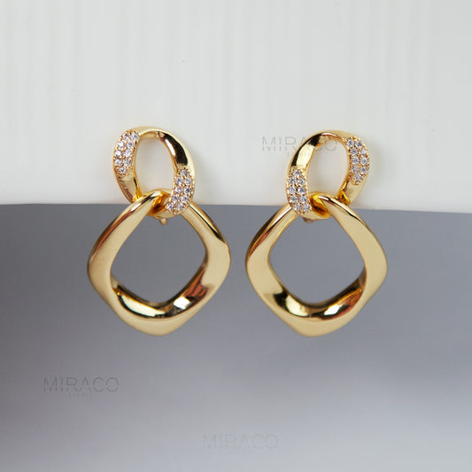 Elevate your style with these stunning gold color dangle earrings featuring a modern, eye-catching design of two linked circles and a rhombus shape. The combination of sleek, geometric elements creates a bold yet elegant statement, perfect for both casual and formal occasions. Lightweight and comfortable, these earrings offer a unique twist on classic gold jewelry.