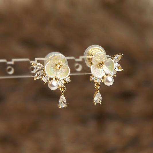 Fairy Cream White Pearl Flower Clip-On Earrings with Small Pearl and Crystal Leaves, Non-pierced Earrings, Elegant Wedding Earrings, Bridal Earrings, Laser-textured Finish Flower Studs Earrings
