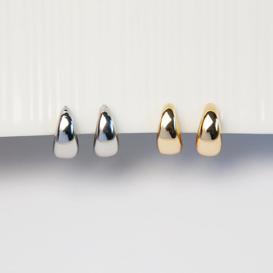 Minimalist Clip On Huggie Earrings, Chunky Huggie Hoop Earrings in Gold &amp; Silver, Everyday Simple Hoops, Coil Back Non Pierced Earrings

Two types of clips:
A: Classic flat spiral clips
B: Thick spring spiral clips