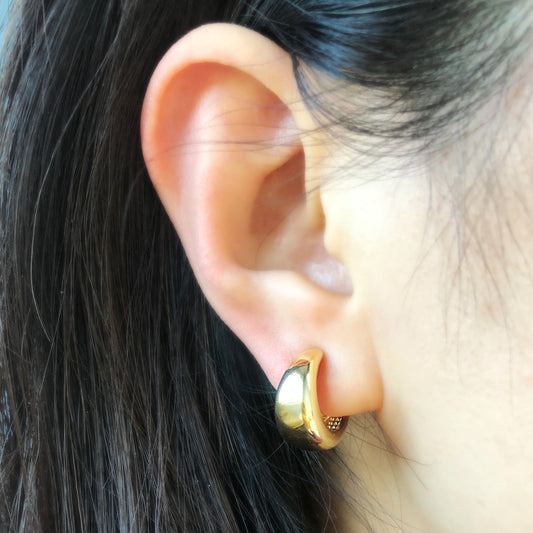 Minimalist Clip On Huggie Earrings, Chunky Huggie Hoop Earrings in Gold &amp; Silver, Everyday Simple Hoops, Coil Back Non Pierced Earrings

Two types of clips:
A: Classic flat spiral clips
B: Thick spring spiral clips