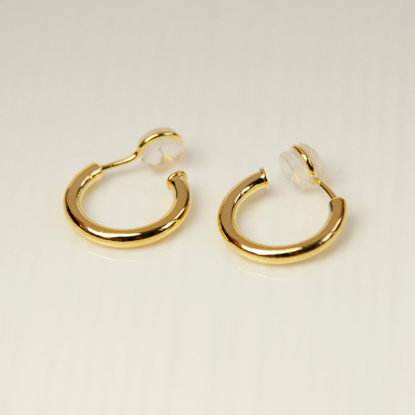 Minimalist Clip On Huggie Earrings, Huggie Hoop Earrings Gold Silver, Everyday Simple Medium Hoops, Non Pierced Earrings, Invisible Ear Clip