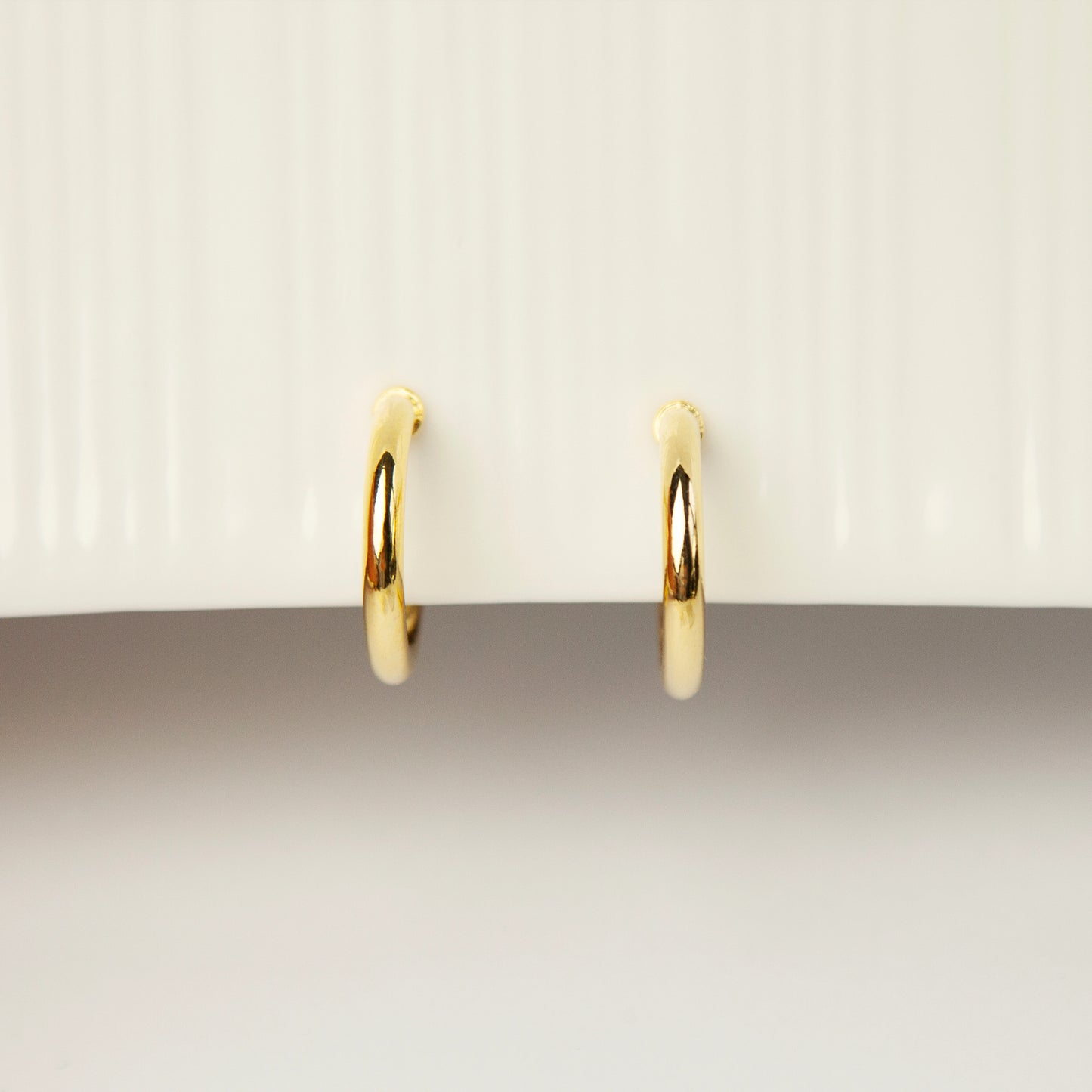 Minimalist Clip On Huggie Earrings, Huggie Hoop Earrings Gold Silver, Everyday Simple Medium Hoops, Non Pierced Earrings, Invisible Ear Clip
