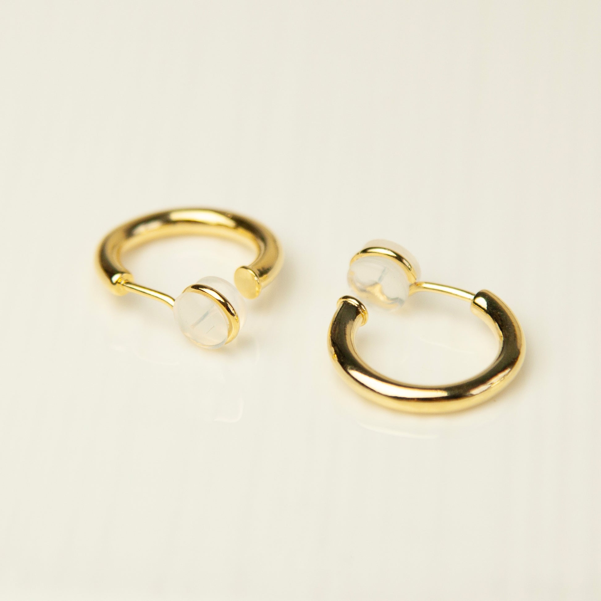 Minimalist Clip On Huggie Earrings, Huggie Hoop Earrings Gold Silver, Everyday Simple Medium Hoops, Non Pierced Earrings, Invisible Ear Clip