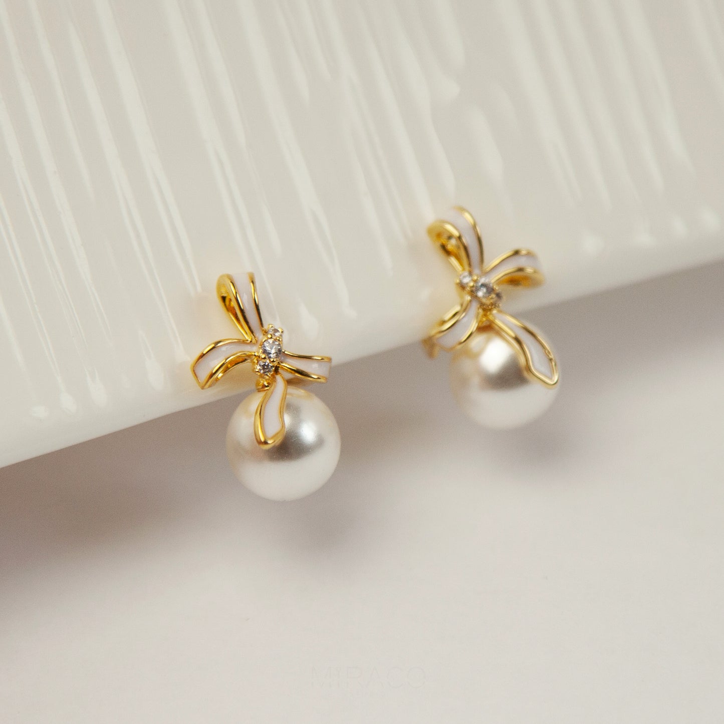 Coil Back Pearls Clip On Stud, Non Pierced Bridal White Pearls Studs, Gold Wedding Pearl Flower Earrings
