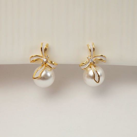Coil Back Pearls Clip On Stud, Non Pierced Bridal White Pearls Studs, Gold Wedding Pearl Flower Earrings