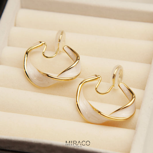 Painless Clip On Earrings, Non Pierced Earring, Twisted Hoops Ear Clip , Earrings for Unpierced Ears

Two types of clips:
A: Classic flat spiral clips&nbsp;
B: Thick spring spiral clips&nbsp;