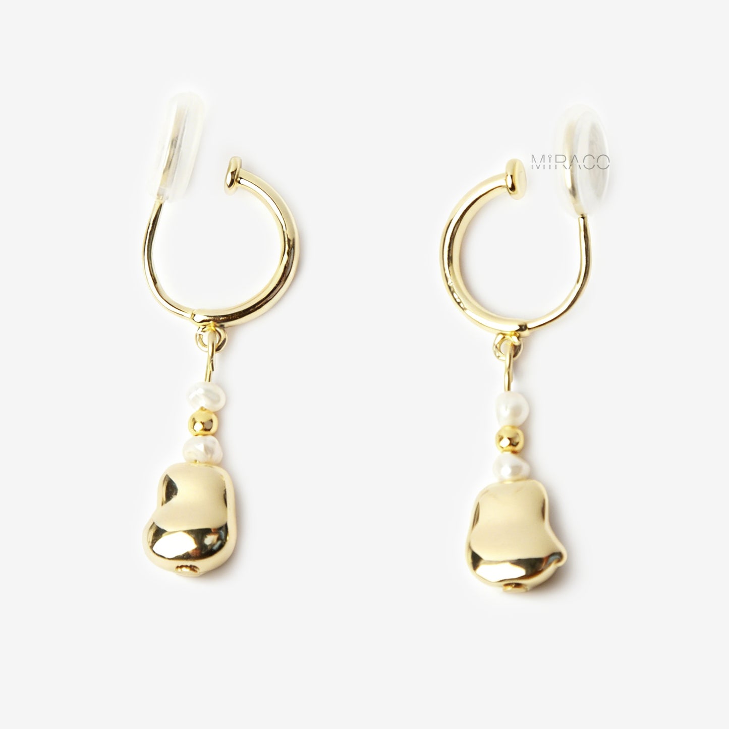 Minimalist Clip On Earrings, Gold Bean Dangle Non Pierced Freshwater Pearls Earrings.&nbsp;

Experience elegance with our Clip On Dangle Hoop Earrings. These gold earrings feature real pearls and metal beads, making them perfect for any occasion. Easily clip them on and enjoy the added style and beauty they bring. Upgrade your accessories with our sophisticated dangle hoop earrings.
