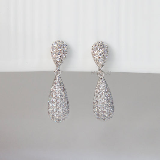 Teardrop Sparkle Clip-On Earrings – Elegant Mini-Clip Design, No Piercing Needed