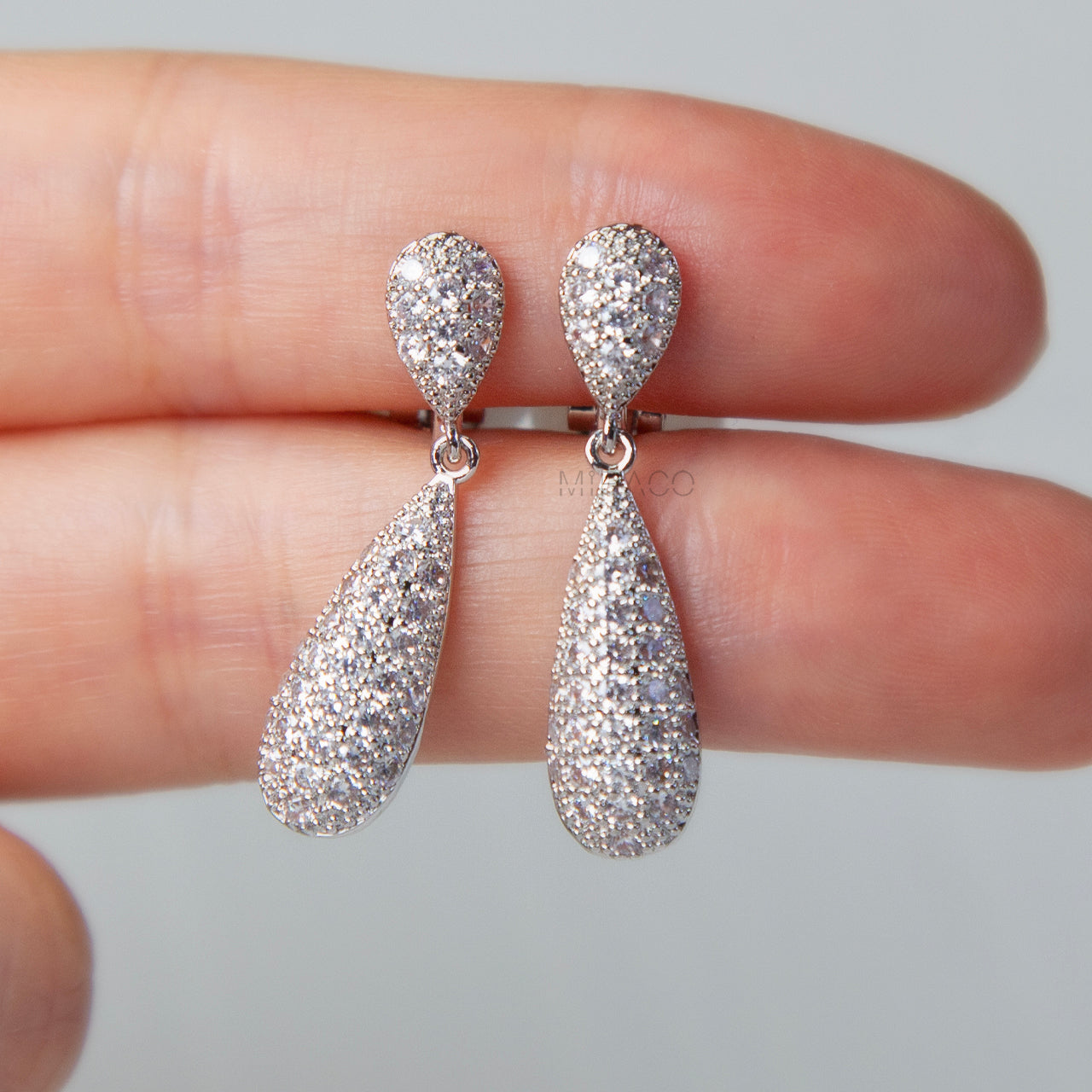 Teardrop Sparkle Clip-On Earrings – Elegant Mini-Clip Design, No Piercing Needed