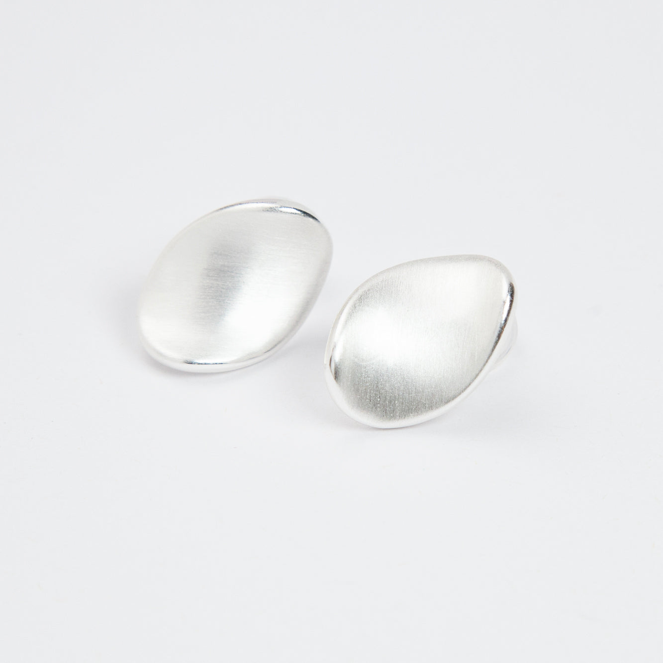 Minimalist Silver Clip-On Earrings – Modern Abstract Non-Pierced Design