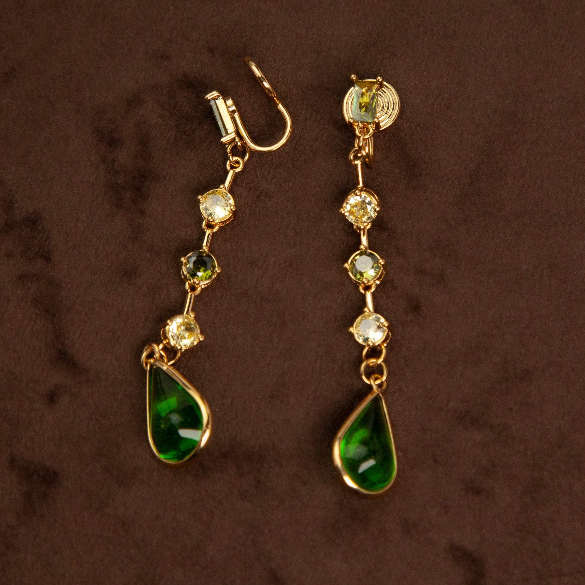 green gemstone clip-on earrings, drop earrings non pierced, green crystal clip on, gold coil back earrings, long statement clip on earrings, emerald style earrings non pierced