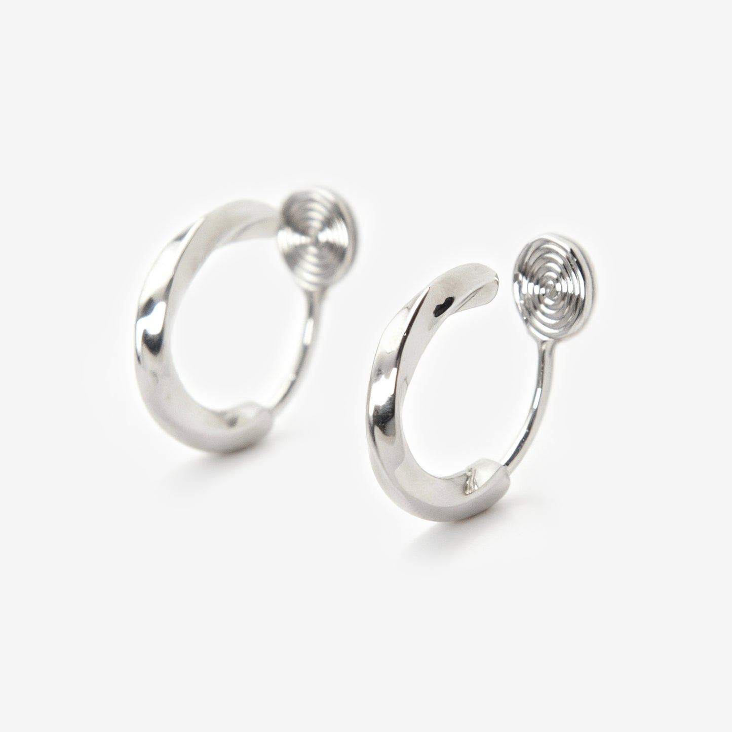 silver clip-on hoop earrings, twisted hoop earrings, 18mm hoop clip-ons, non pierced silver earrings, small silver hoops clip-on, everyday hoop earrings, coil clip-on earrings, classic hoop earrings no piercing