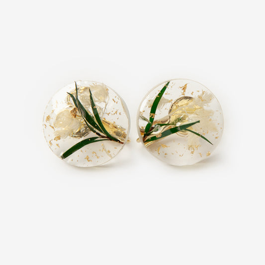 floral resin clip on earrings, screw back clip on earrings, gold foil resin earrings, non pierced floral earrings, dried flower earrings, round resin earrings, botanical clip on earrings, handmade resin jewelry, clear resin earrings, nature inspired earrings