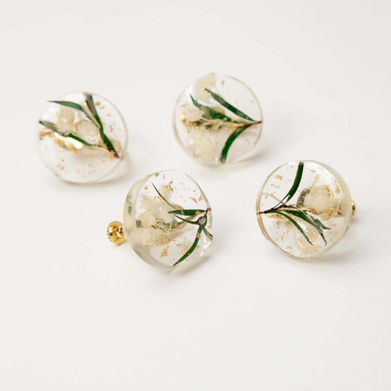 floral resin clip on earrings, screw back clip on earrings, gold foil resin earrings, non pierced floral earrings, dried flower earrings, round resin earrings, botanical clip on earrings, handmade resin jewelry, clear resin earrings, nature inspired earrings