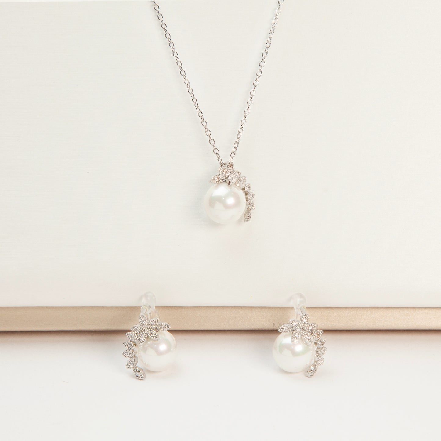 Pearl Clip-On Earrings and Necklace Set | Invisible Clips