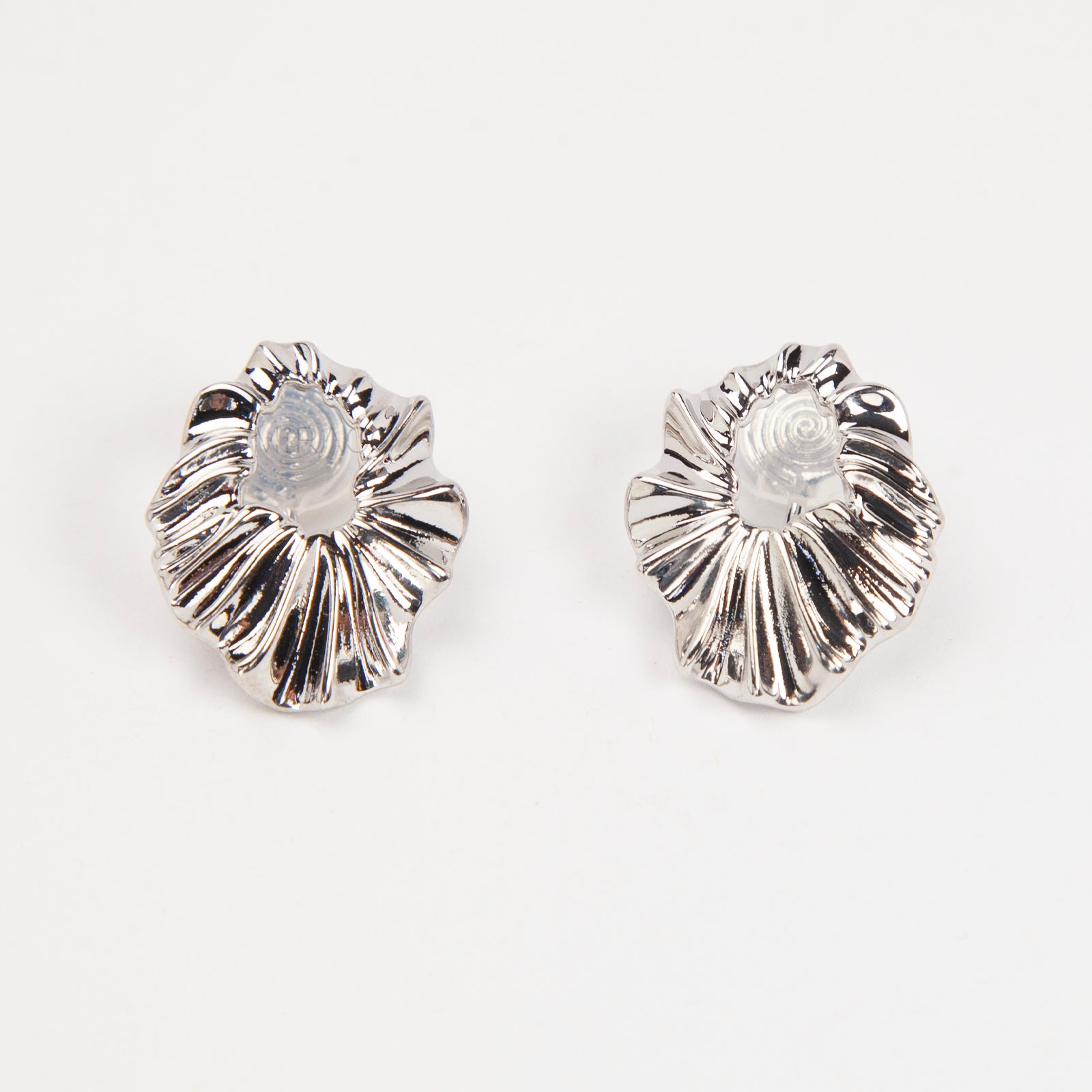 silver-tone ruffled shell design clip-on earring