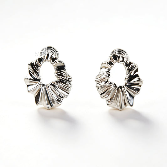 silver-tone ruffled shell design clip-on earring