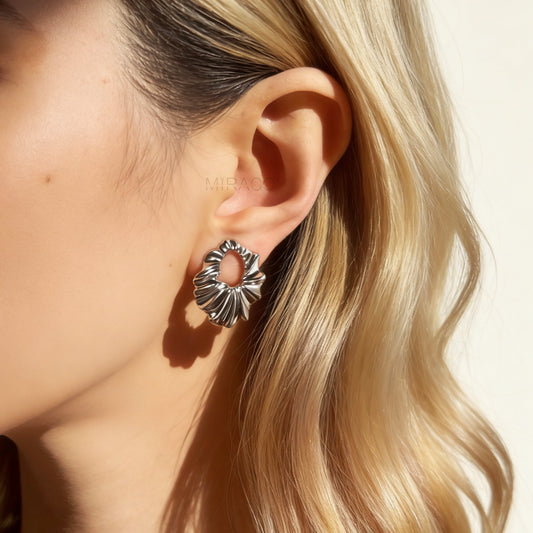 silver-tone ruffled shell design clip-on earring